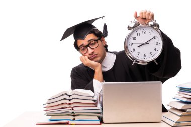 Beyaz tenli yakışıklı bir öğrenci.