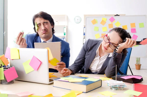 Two colleagues employees working in the office — Stock Photo, Image