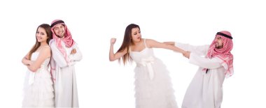 Arap bir adam ve karısı beyaz.