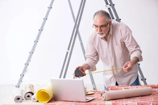 Old husband contractor in home renovation concept — Stock Photo, Image