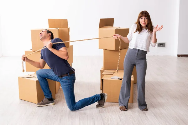 Young pair and many boxes in divorce settlement concept — Stock Photo, Image