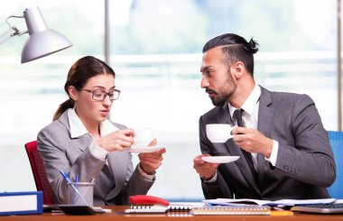 İş dünyasındaki kadın ve erkek