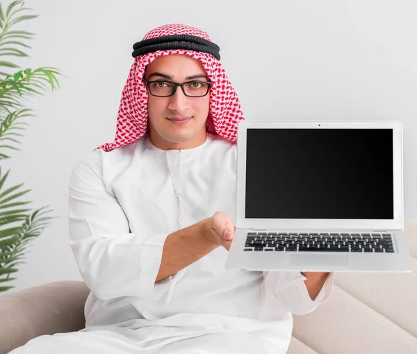 Νεαρός Άραβας επιχειρηματίας στην επιχειρηματική ιδέα — Φωτογραφία Αρχείου