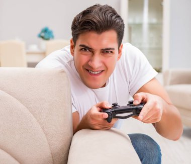 Bilgisayar oyunlarına bağımlı bir adam