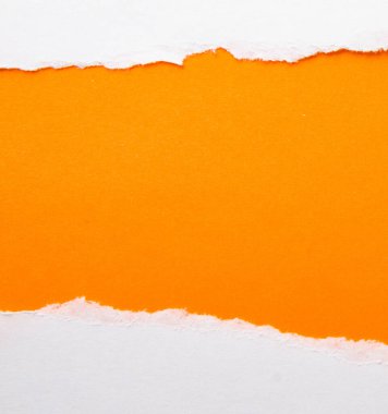 Mesajınız için boş alanı olan yırtık kağıt