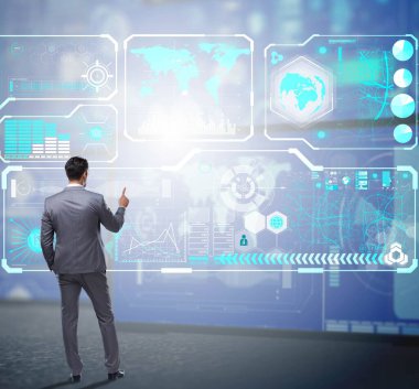 Büyük veri arayan iş adamı