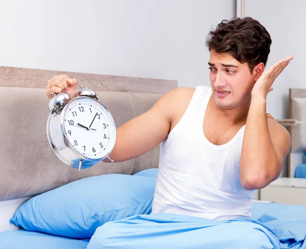 Man having trouble waking up in morning — Stock Photo, Image