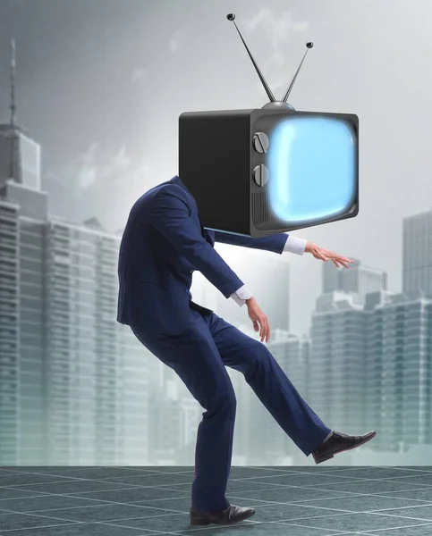 Conceito de zumbi de mídia com homem e tv em vez de cabeça — Fotografia de Stock
