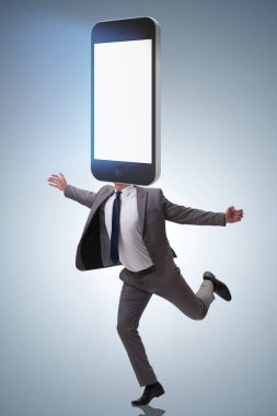 Akıllı telefonun etkisi altında cep telefonu zombisi