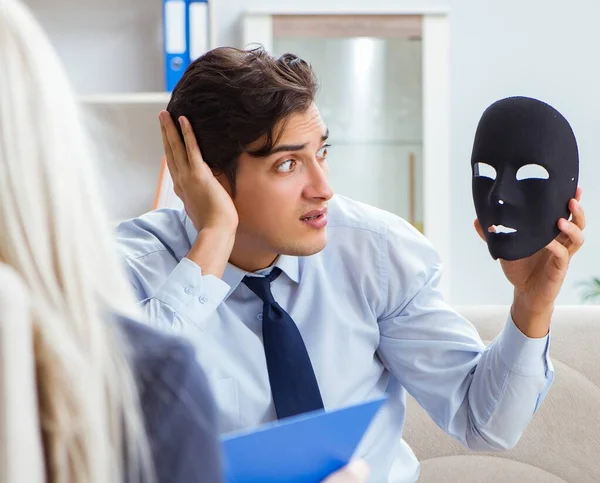 Junger Mann besucht Psychiater zur Beratung — Stockfoto