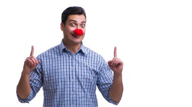 Beyaz arka planda izole komik bir palyaço.