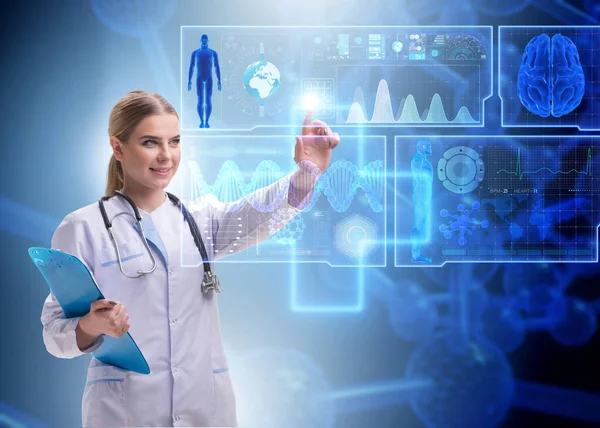 Kvinna läkare i telemedicin futuristiska koncept — Stockfoto