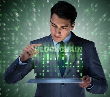 Engelleme zinciri kripto para birimi kavramında iş adamı