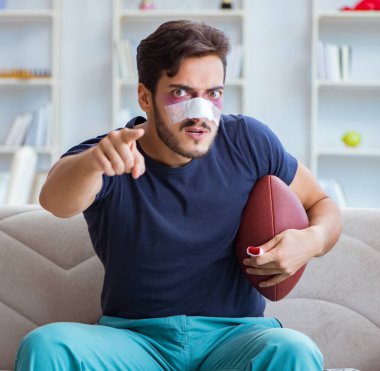 Genç adam spor maçında mağlup oldu.