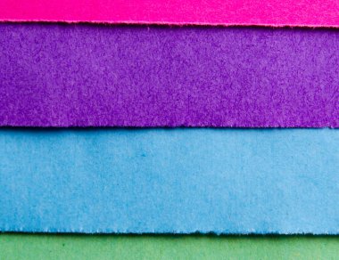 Mesajınız için boş alanı olan yırtık kağıt