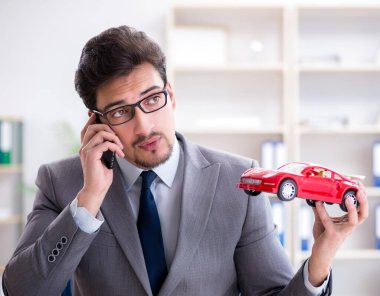 Ajan araba sigortası öneriyor.