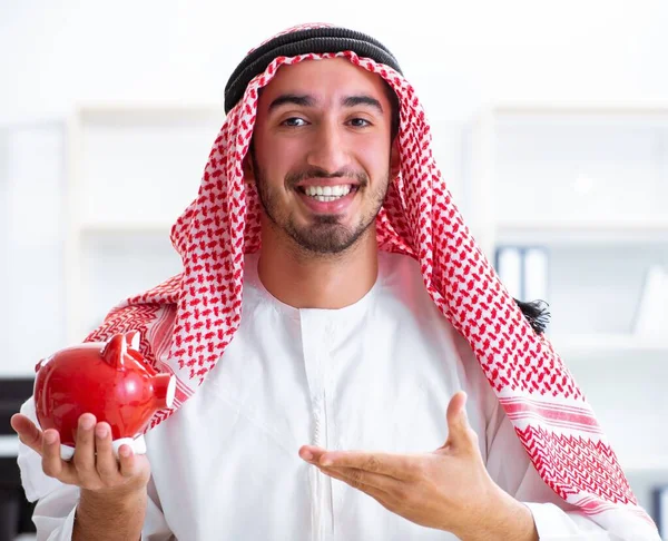 Uomo d'affari arabo che lavora in ufficio — Foto Stock