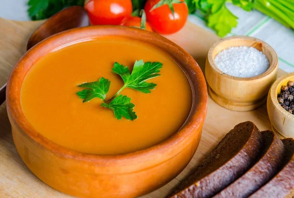 The tomato soup prepared in traditional italian style — Stock Photo, Image