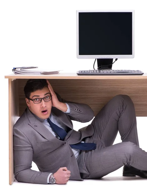 事務所に隠れてるビジネスマン — ストック写真