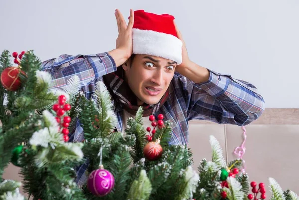 Muž trpí kocovinu po vánoční párty — Stock fotografie