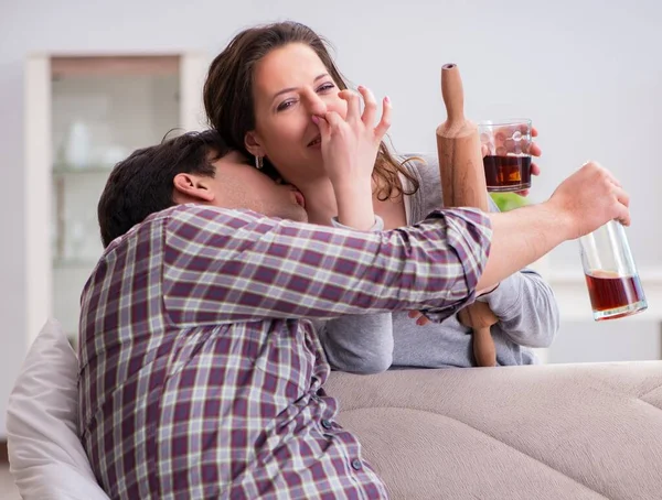 Sarhoş alkoliklerle aile içi şiddet kavramı