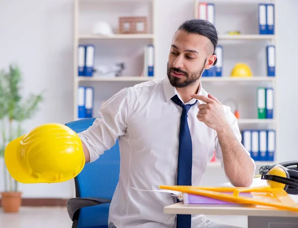 Architect working in his studio on new project — Stock Photo, Image