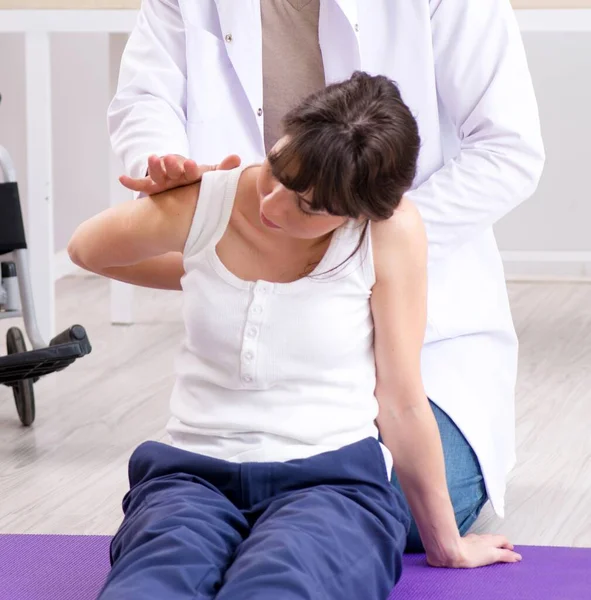 Patient erholt sich nach Verletzungstrauma im Krankenhaus — Stockfoto