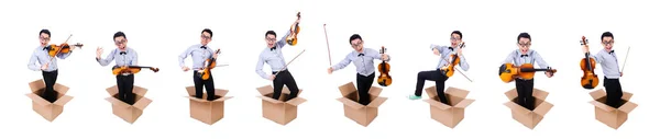 남자 상자에서 바이올린을 연주 — 스톡 사진