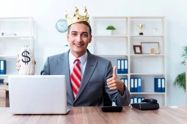 King businessman at his workplace — Stock Photo, Image