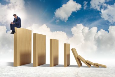 Domino etkisi kavramında iş adamı