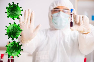 Laboratuvarda covid-19 aşısı geliştiren doktor.