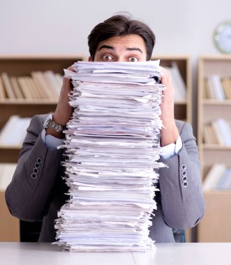 İş adamı zor teslim tarihlerine yetişmeye çalışıyor