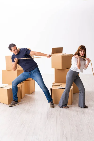 Young pair and many boxes in divorce settlement concept — Stock Photo, Image