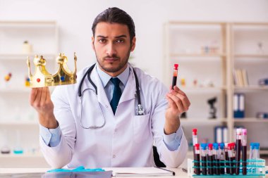Coronavirus COVID-19 konseptinde çalışan doktor.