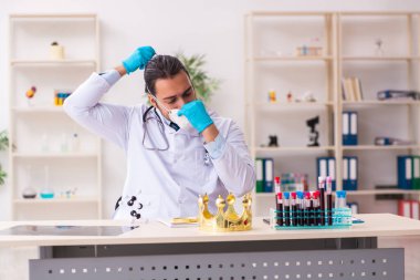 Coronavirus COVID-19 konseptinde çalışan doktor.