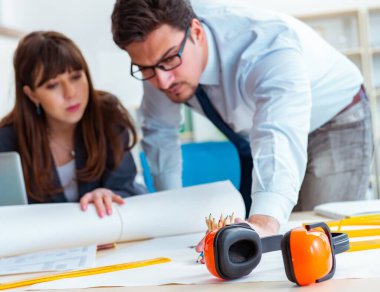 Mühendisler yeni proje üzerinde çalışıyorlar