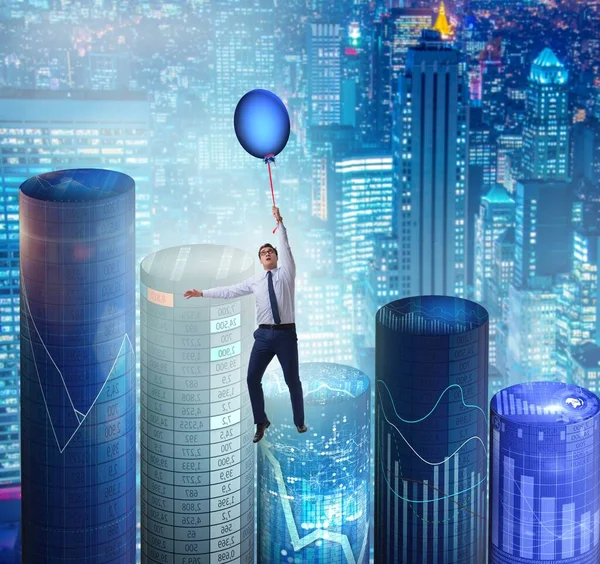 Podnikatel letící na horkém balónu nad grafem — Stock fotografie