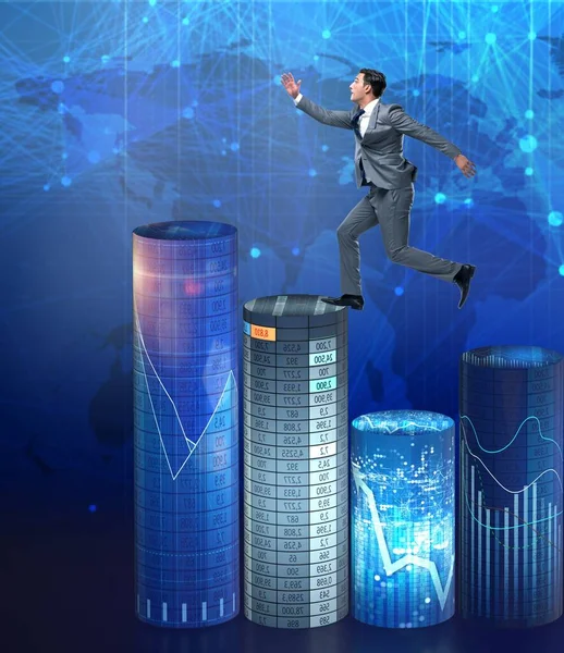 Empresário pulando sobre gráficos de barras — Fotografia de Stock