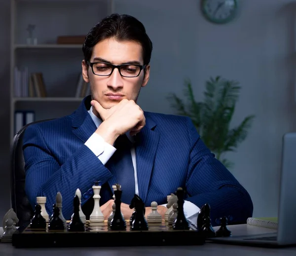 Zakenman schaken in strategie concept — Stockfoto