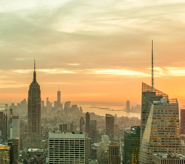 View of New York Manhattan during sunset hours — Stock Photo, Image