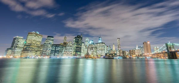 Vista nocturna del puente de Manhattan y Brooklyn —  Fotos de Stock