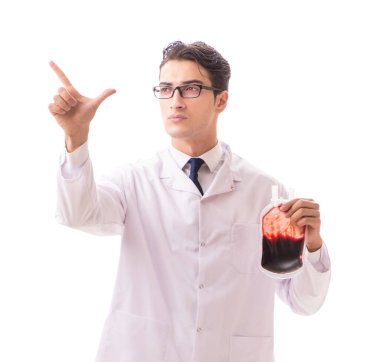 Kan bağışı konsepti olan doktor beyaza izole edilmiş.