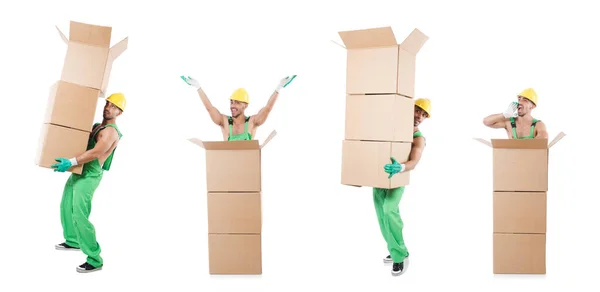 ボックスと緑色のカバーオールの男 — ストック写真