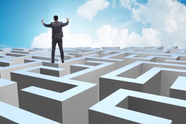 İşadamı labirentten kaçmaya çalışıyor.