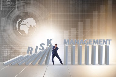 Risk yönetimi kavramında iş adamı