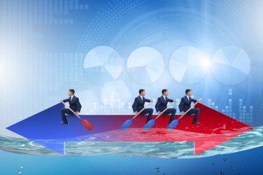 Farklı yönlerde kürek çeken iş adamlarıyla anlaşmazlık kavramı