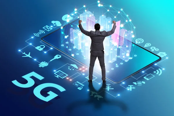 5G yüksek internet hız kavramında iş adamı — Stok fotoğraf