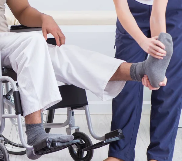 Patient recovering in hospital after injury trauma — Stock Photo, Image