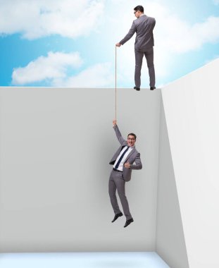 İş adamı, meslektaşının sorunlardan kaçmasına yardım ediyor