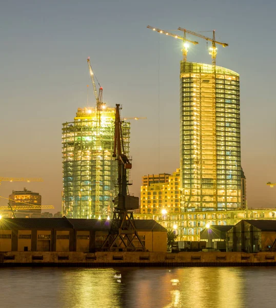 Vista noturna do porto marítimo em Baku Azerbaijão — Fotografia de Stock